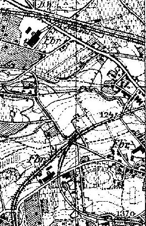 Mapa topograficzna, 1933 r. W centrum łuk toru kolei szprotawskiej i bocznica. Prosty odcinek między fabrykami to prawdopodobnie rejon obiektu Feibweg