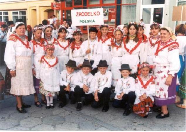 Modziezowy zesp folklorystyczny z Wichowa "rdeko". Fot. ze strony www.brzeznica.com.pl